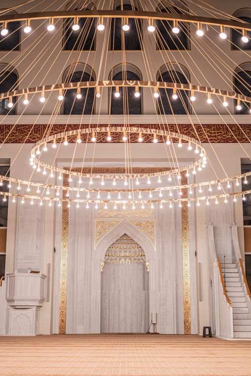 Free Explore the stunning chandelier and architectural details of a mosque in Ankara, Türkiye. Stock Photo