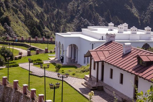 Free Beautiful architectural buildings set amidst lush greenery in Mussoorie, Uttarakhand. Stock Photo