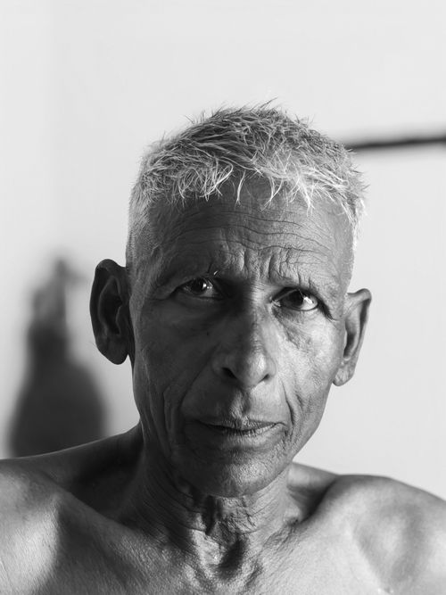 Free Intimate black and white portrait of a contemplative senior man with expressive features. Stock Photo