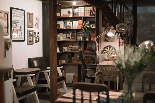 Free Charming indoor space with vintage decor, a home library, and eclectic furniture for a cozy ambiance. Stock Photo