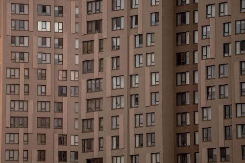 Free Close-up of a modern apartment building facade in Gölbaşı, Ankara, showcasing geometric patterns. Stock Photo