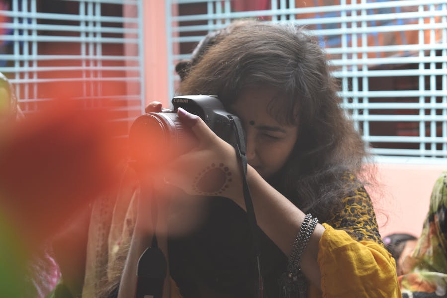 Couple organisant les tâches du foyer