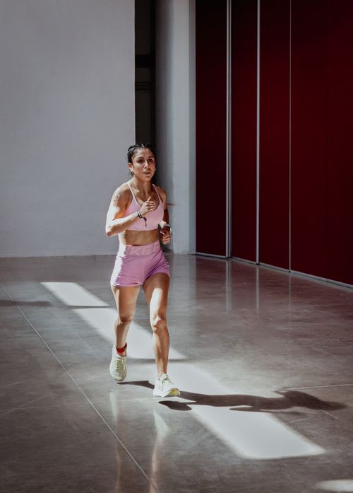 Free Athletic woman exercising indoors in San Luis Potosí gym, full body view. Stock Photo