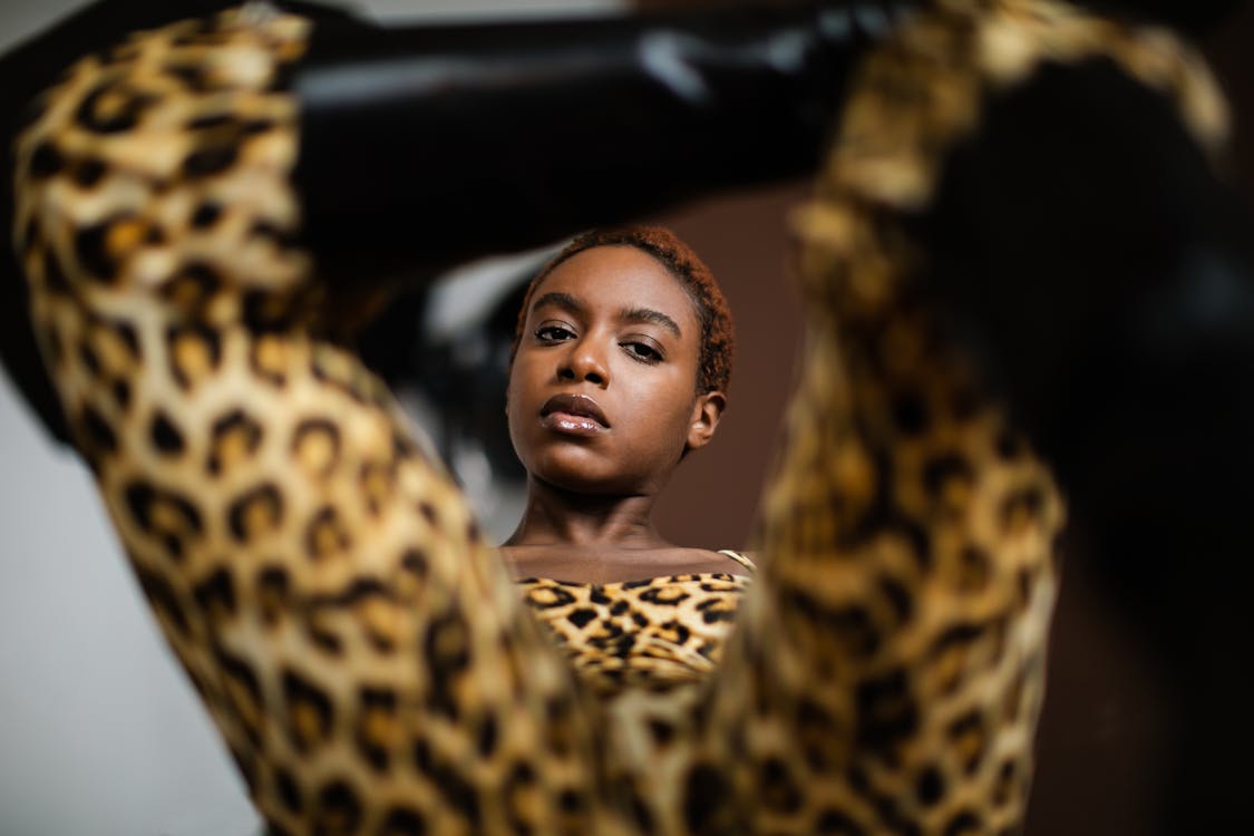 Бесплатное стоковое фото с афро-американка, выражение лица, глубина резкости