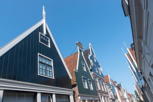 Free Gabled facades in De Rijp, Noord-Holland, showcasing classic Dutch architecture against a clear sky. Stock Photo