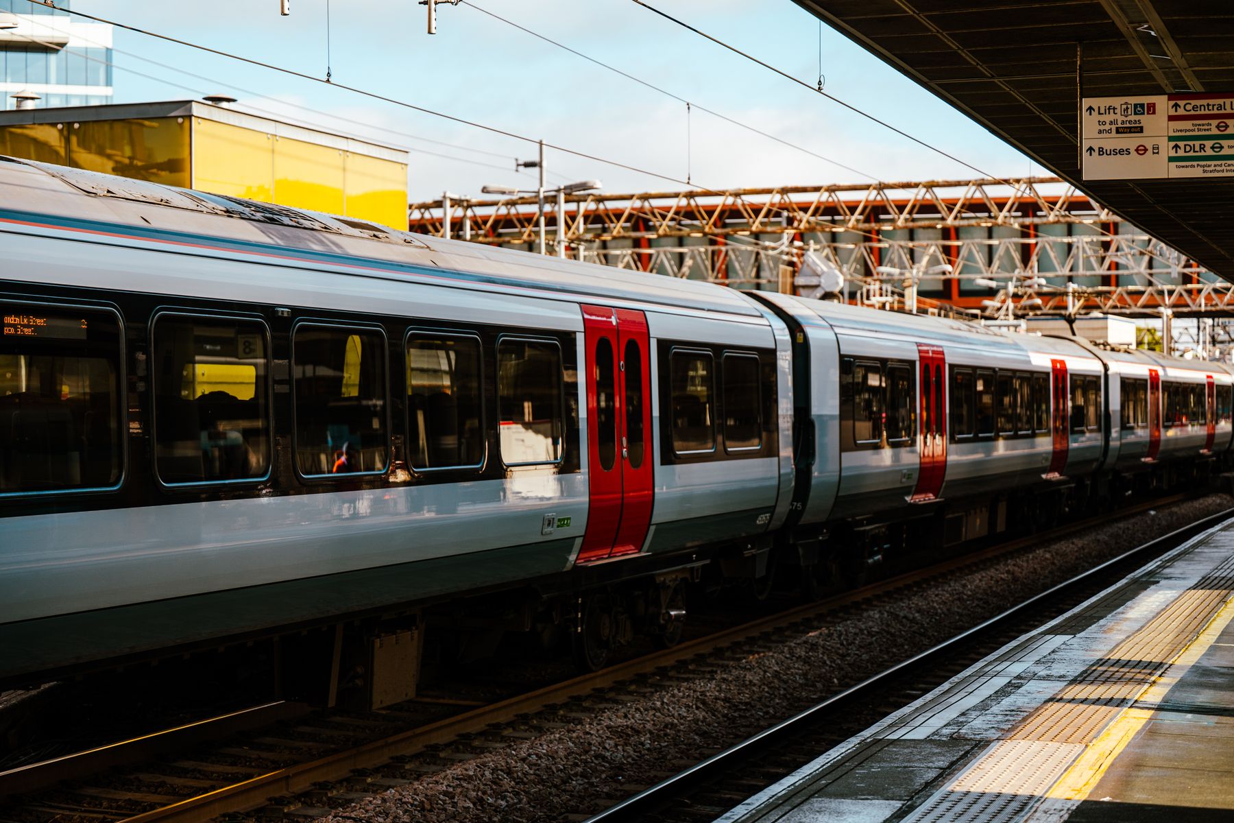 Getting from Heathrow to Reading: Trains, Buses and Taxis