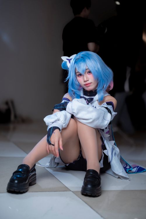 Free Blue-haired character cosplay in indoor setting, embodying fantasy style. Stock Photo