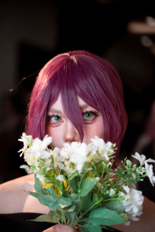Free Portrait of a woman with red hair holding a bouquet of white flowers, indoors. Stock Photo
