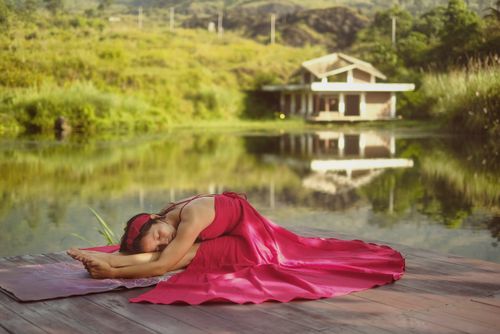 Free Serene yoga moment near a tranquil lake in Garut, West Java. Perfect harmony and balance. Stock Photo