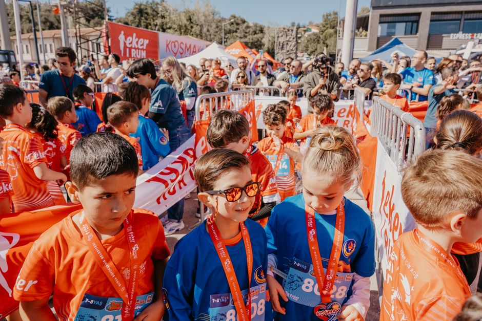 Photo by İslam Abruev on Pexels Group of children at an outdoor fun run event, wearing race bibs and medals, enjoying a sunny day. - Photo by İslam Abruev on Pexels