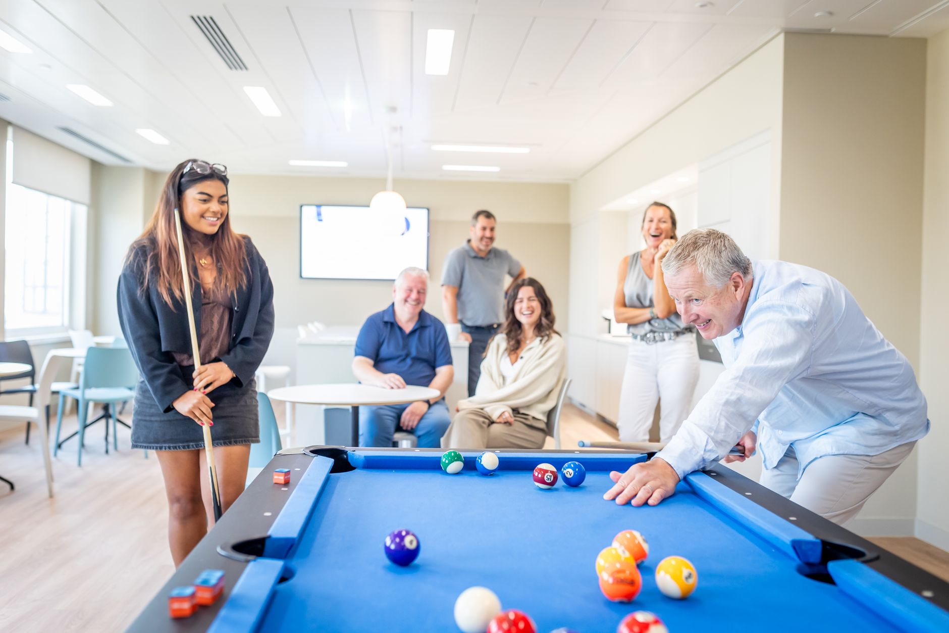 Free stock photo of colleagues, colleagues talking, laughing