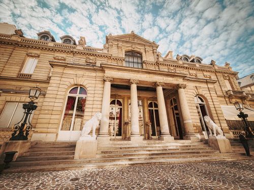 Free Stunning neoclassical museum architecture in Paris, showcasing grand columns and refined details. Stock Photo