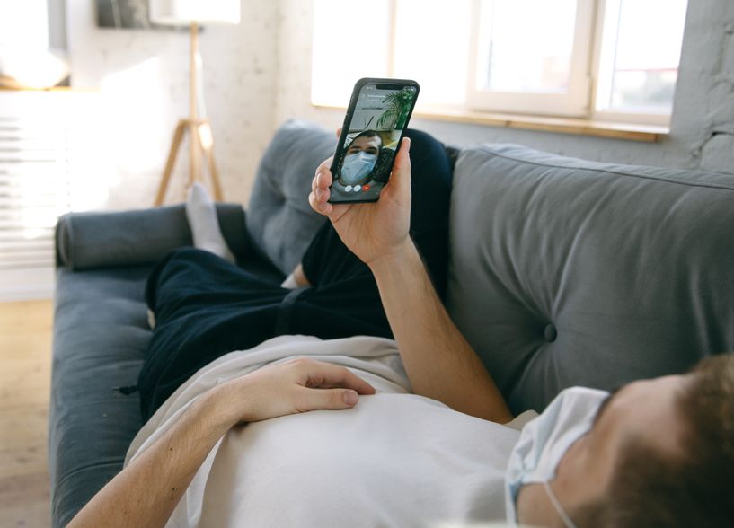 Online dating: starting a conversation on a niche platform