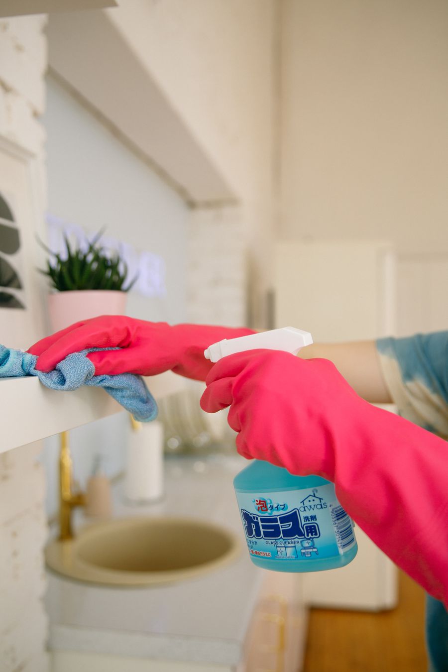 Pristine Clean KC deep-cleaning a Kansas City home