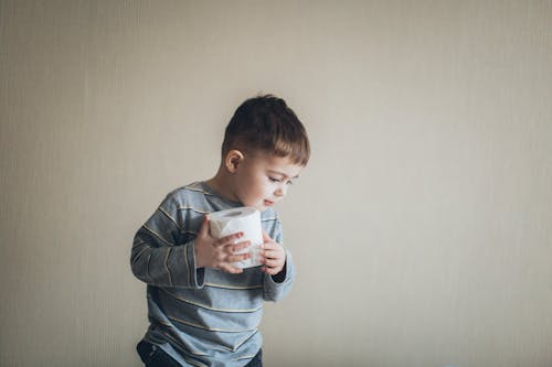 Δωρεάν στοκ φωτογραφιών με αγόρι, αθωότητα, αξιολάτρευτος