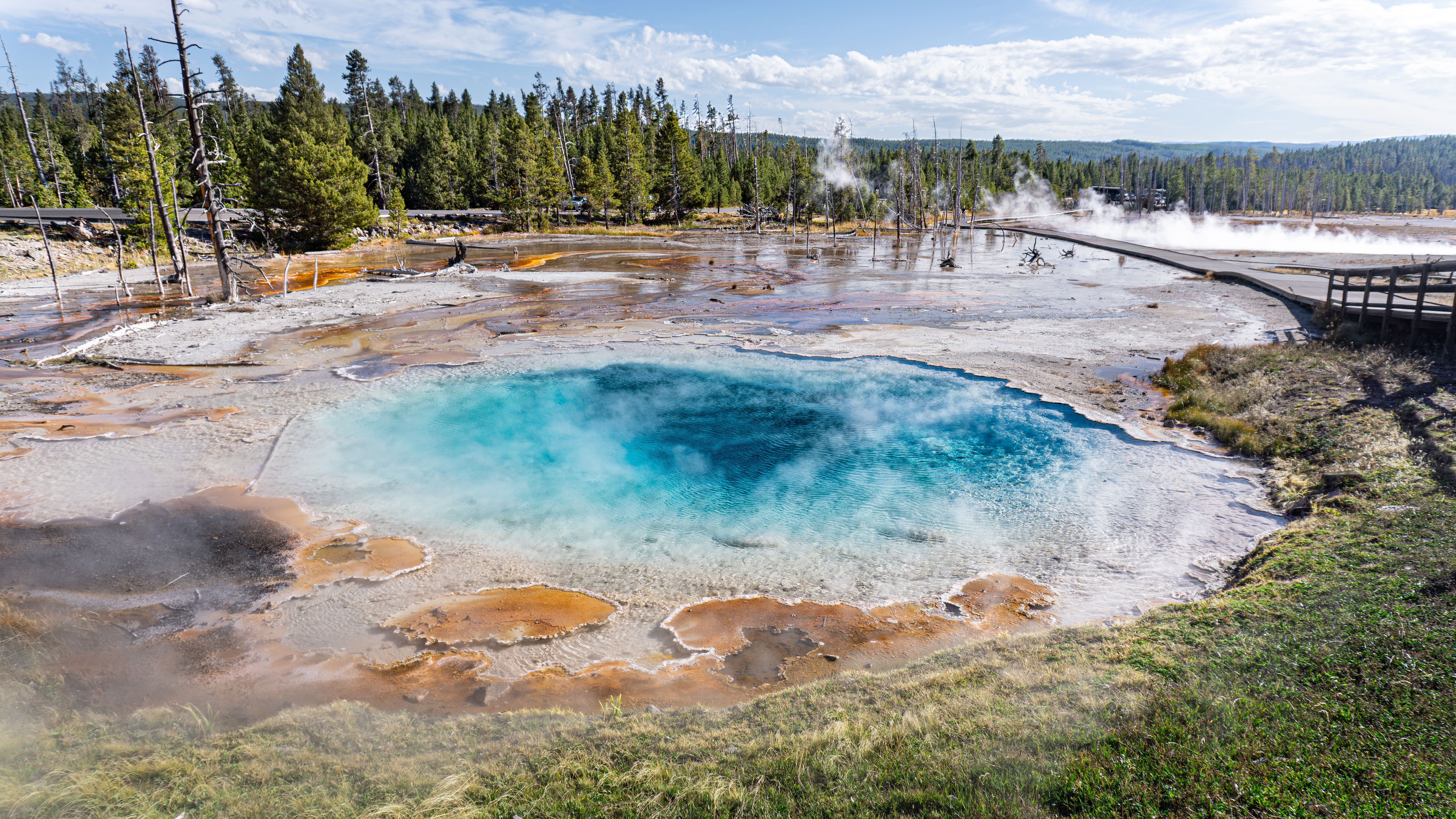 A stunning hot spring with vibrant colors at Yellowstone National Park.