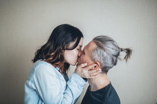 Free Couple Kissing Stock Photo