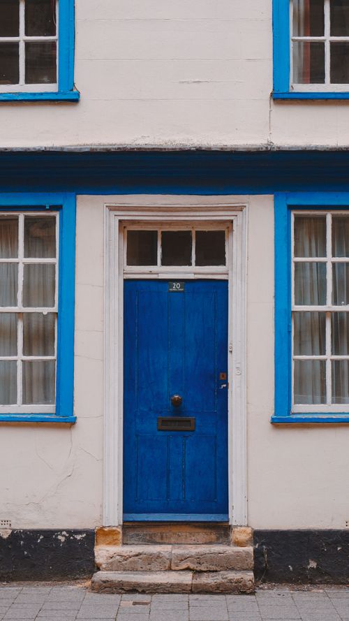 Free Elegant blue door on a classic white Oxford building facade, United Kingdom. Stock Photo