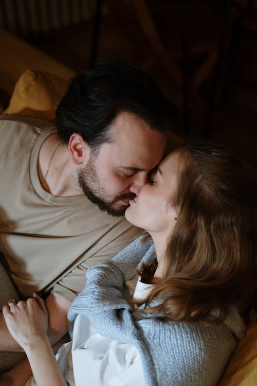 Fotos de stock gratuitas de abrazando a la gente besándose, abrazar, aislamiento