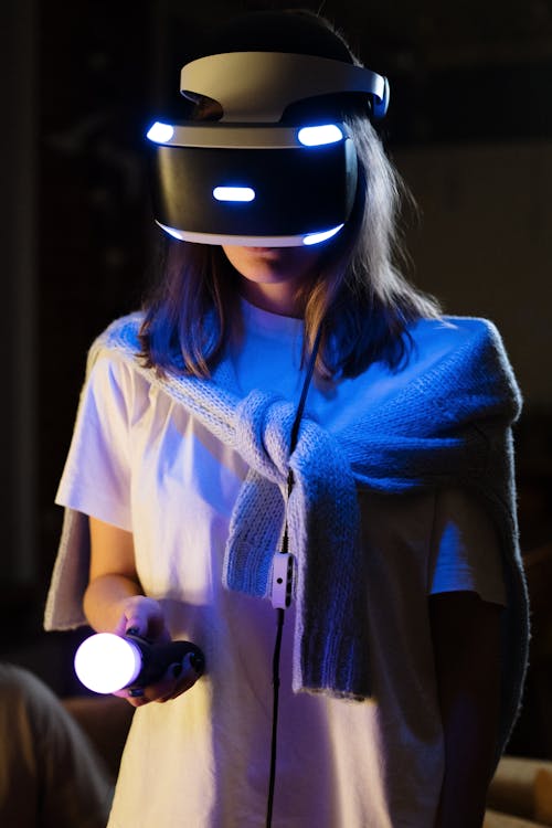 Free Woman wearing Vr Goggles Stock Photo