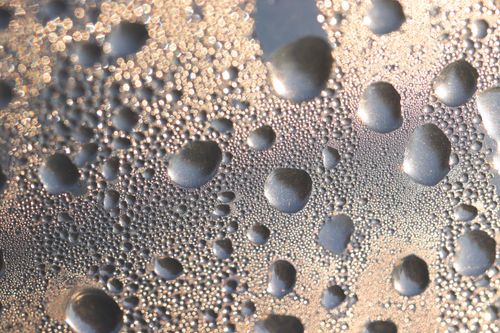 Free Artistic macro shot capturing water droplets condensed on a glass surface, creating a unique texture. Stock Photo