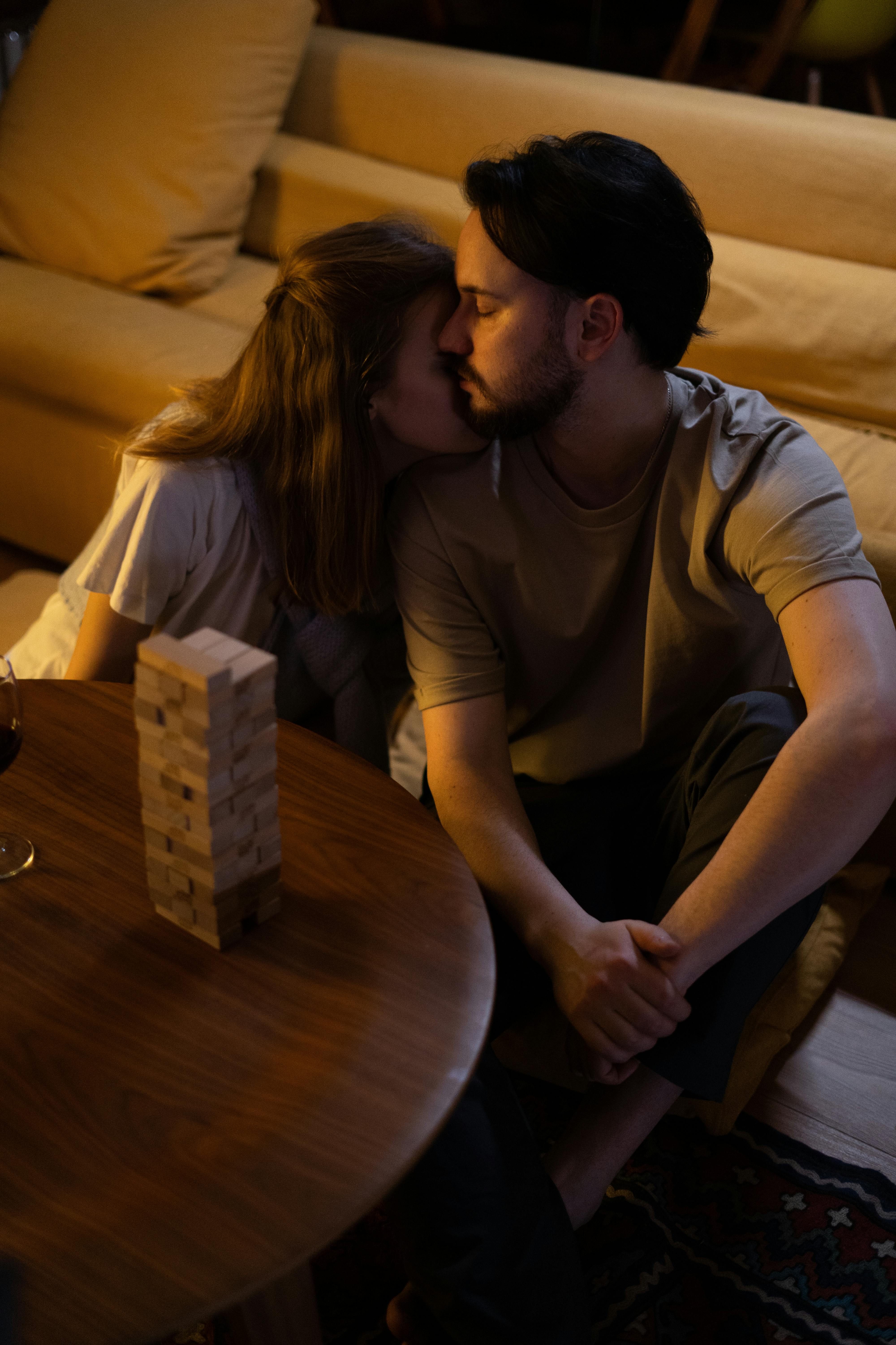 Doce beijo de casal 4K baixar papel de parede