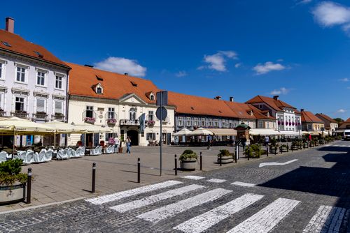 Free Explore the picturesque town square in Samobor, Croatia, with historic architecture and lively cafes. Stock Photo