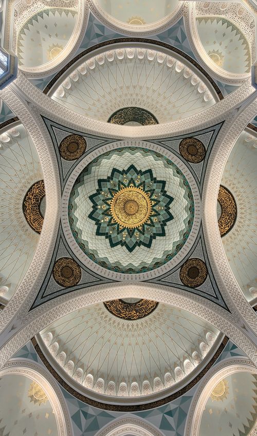 Free Captivating view of mosque's ornate interior ceiling in Gaziantep, Türkiye. Stock Photo