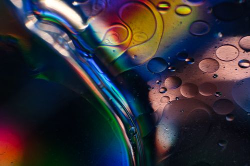 Free Colorful abstract art of oil and water blend with vibrant light effects, creating a mesmerizing pattern. Stock Photo