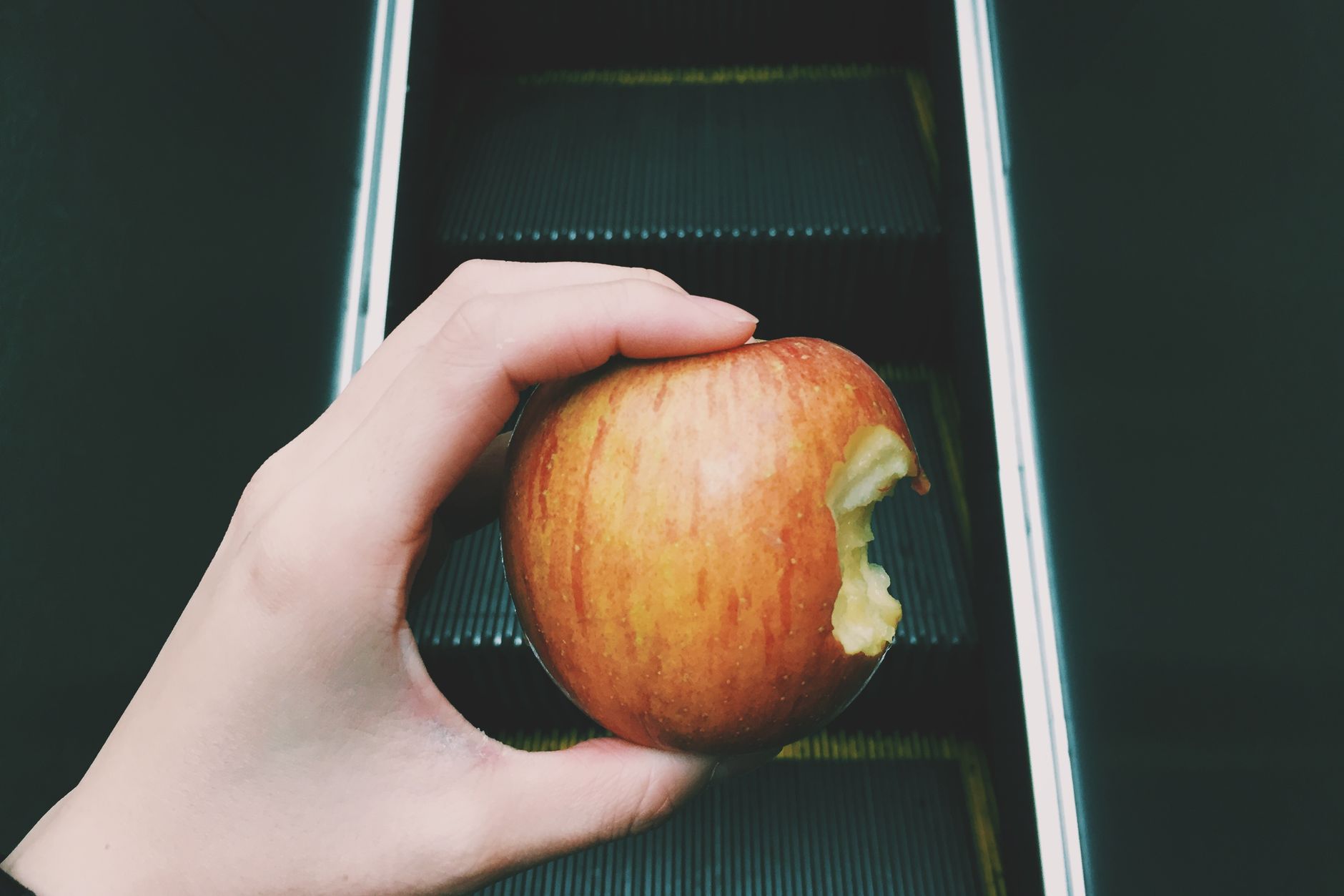 Apple Starts Moving Up iPhone Duo Delivery Dates - What It Means for You