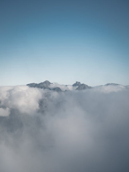 Základová fotografie zdarma na téma bílé mraky, hora, horské vrcholy
