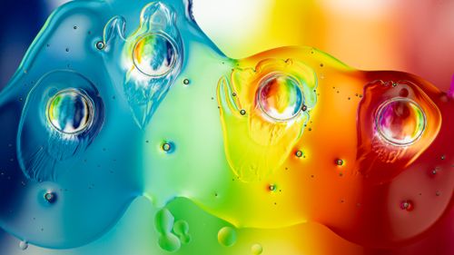 Free Colorful abstract art showcasing fluid dynamics with brilliant hues and organic forms. Stock Photo