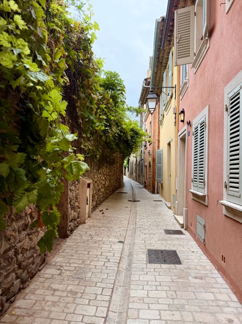 Free A picturesque narrow alley with colorful buildings in a quaint European village. Stock Photo