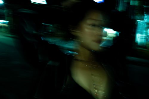 Free Blurred artistic portrait of a person at night, creating a mysterious atmosphere. Stock Photo