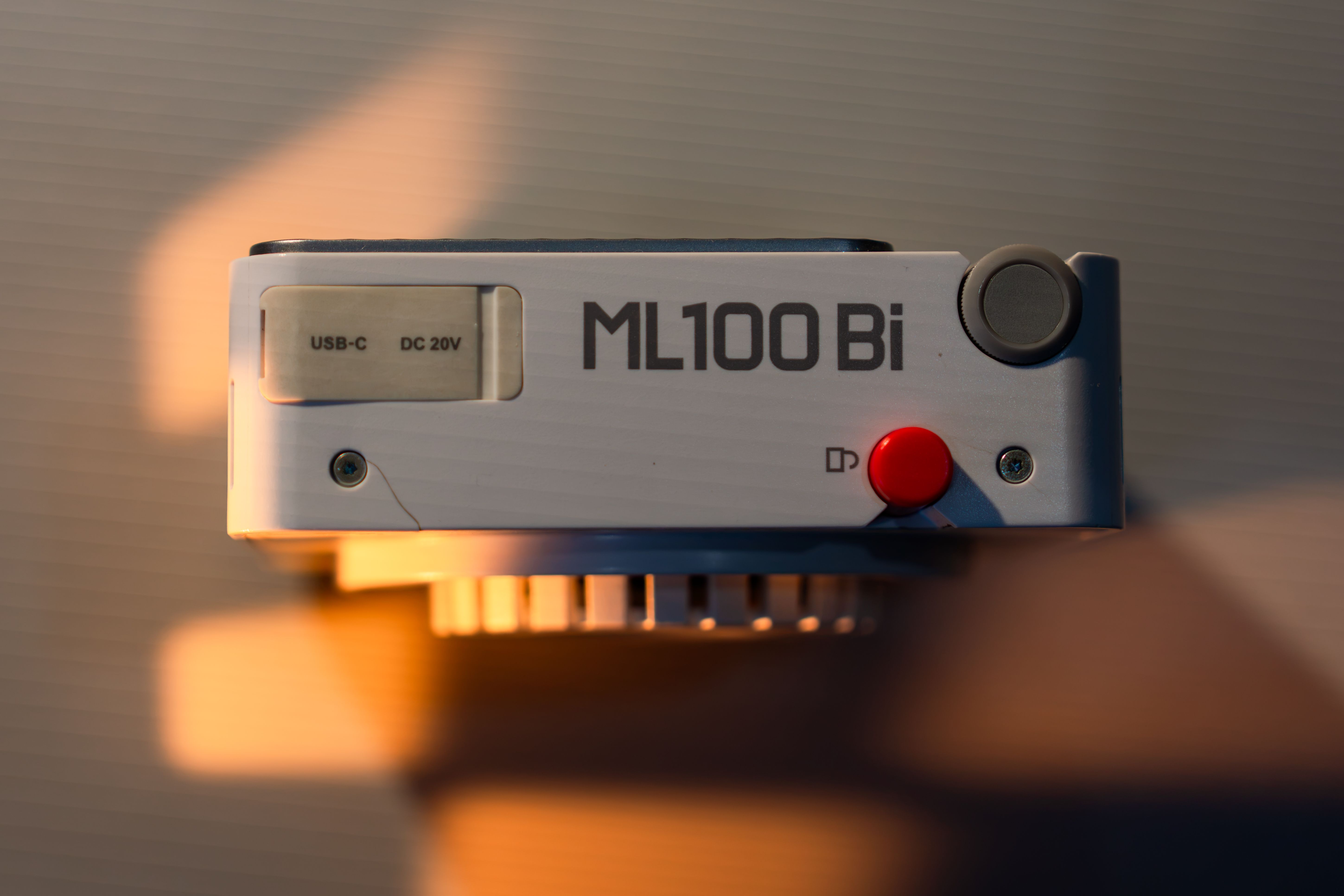 Close-up of a ML100 Bi electronic device featuring USB-C and DC 20V inputs.