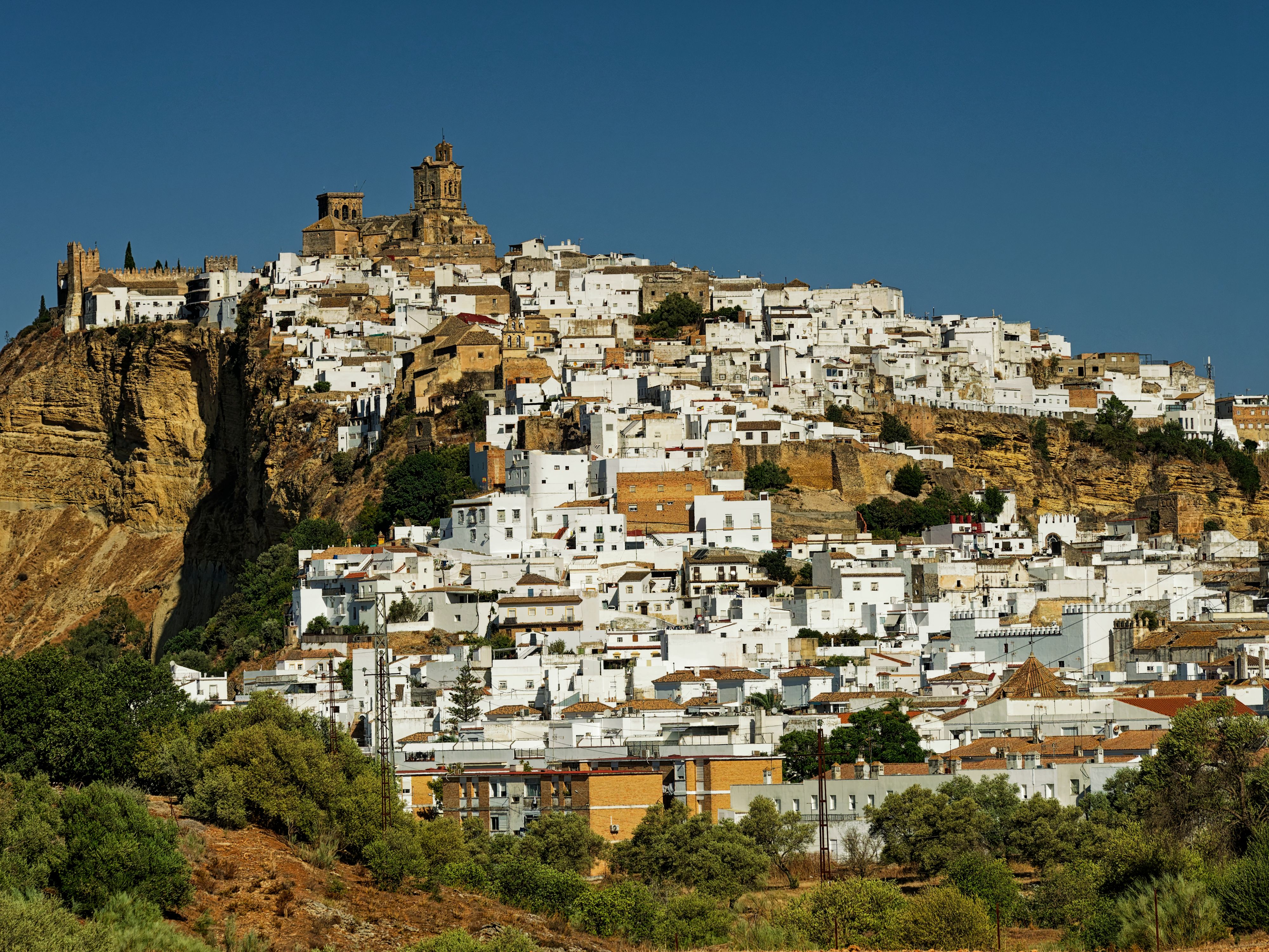 Whitewashed hilltop village of Arcos de la Frontera
