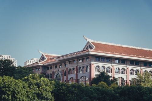 Free A beautiful blend of traditional Chinese architecture and modern design elements in a lush setting. Stock Photo