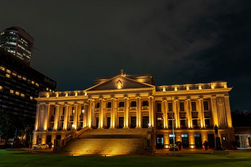 Free A beautifully lit colonial building at night in Colombo, Sri Lanka showcasing its architectural elegance. Stock Photo