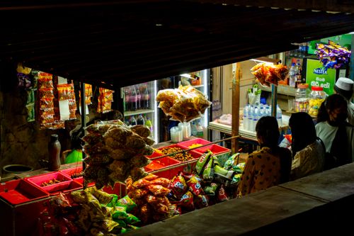 Free A bustling night market scene with people shopping for snacks in Colombo, Sri Lanka. Stock Photo