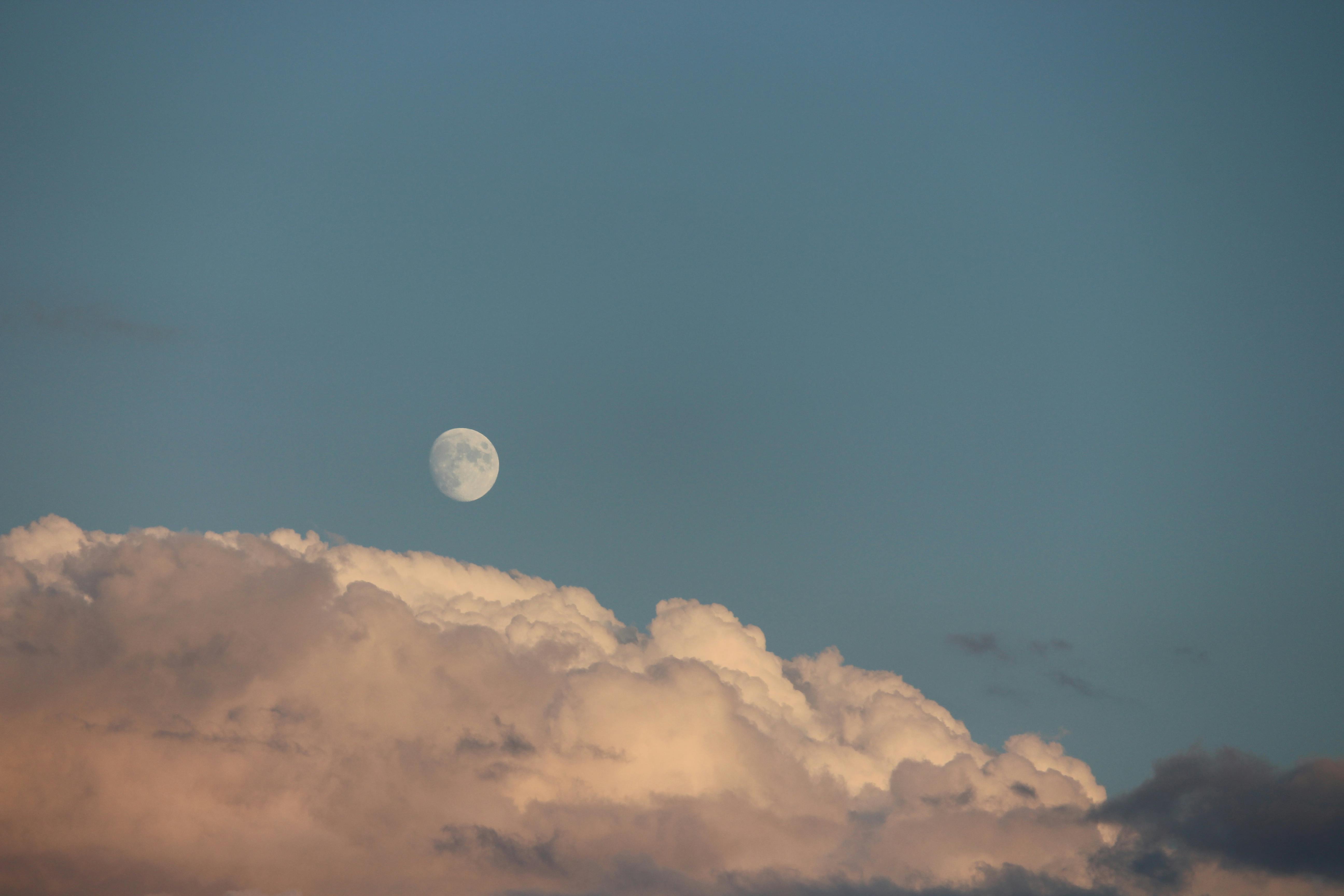 Crescent Moon Wallpaper 4K, Half moon, Clouds, Blue Sky, #6364