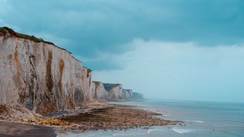 Free Dramatic view of the towering white cliffs against a cloudy sky along the English coastline. Stock Photo