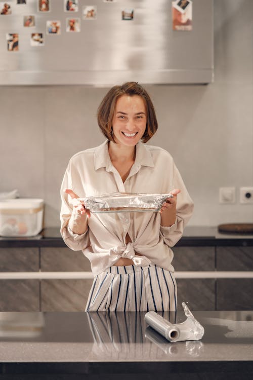 Free Happy Woman Holding a Baked Dish Stock Photo