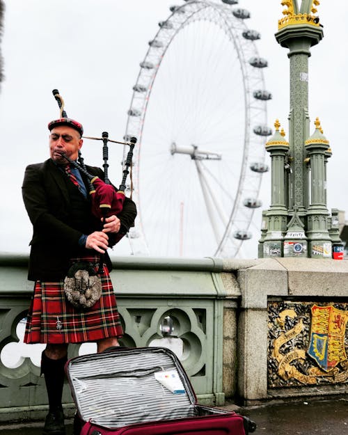 Músico En Falda Escocesa En Londres