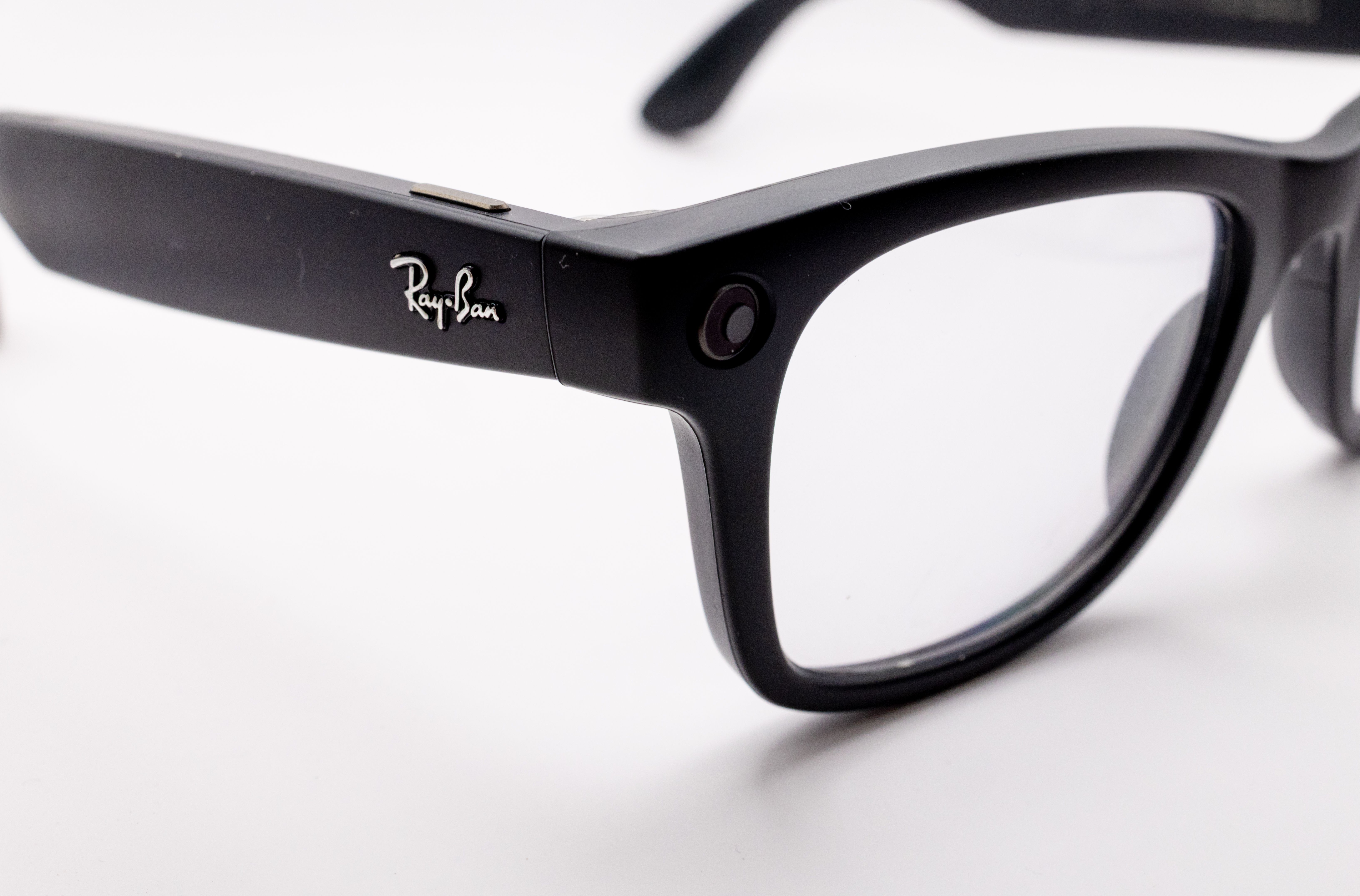 Meta fixes Ray-Ban glasses recording issue.