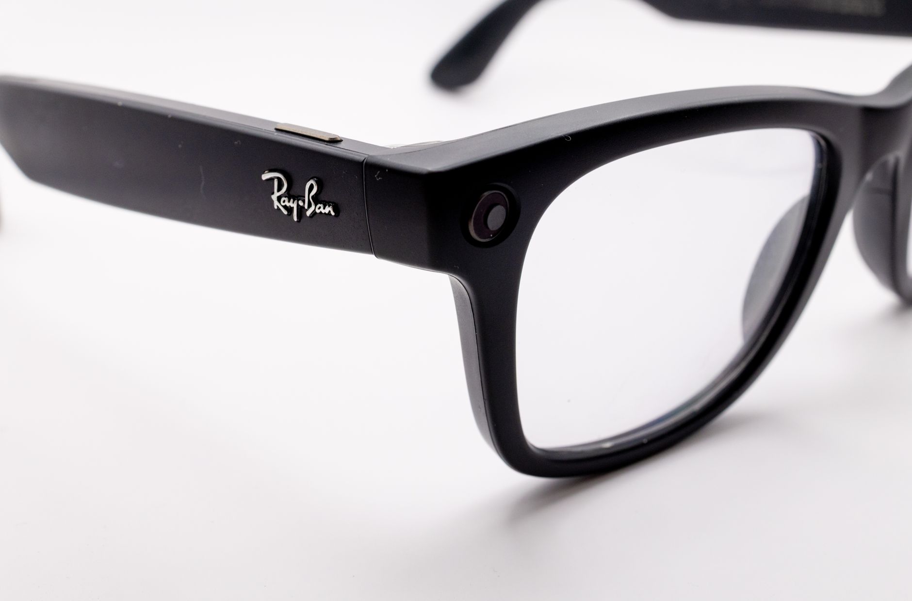 Meta fixes Ray-Ban glasses recording issue.