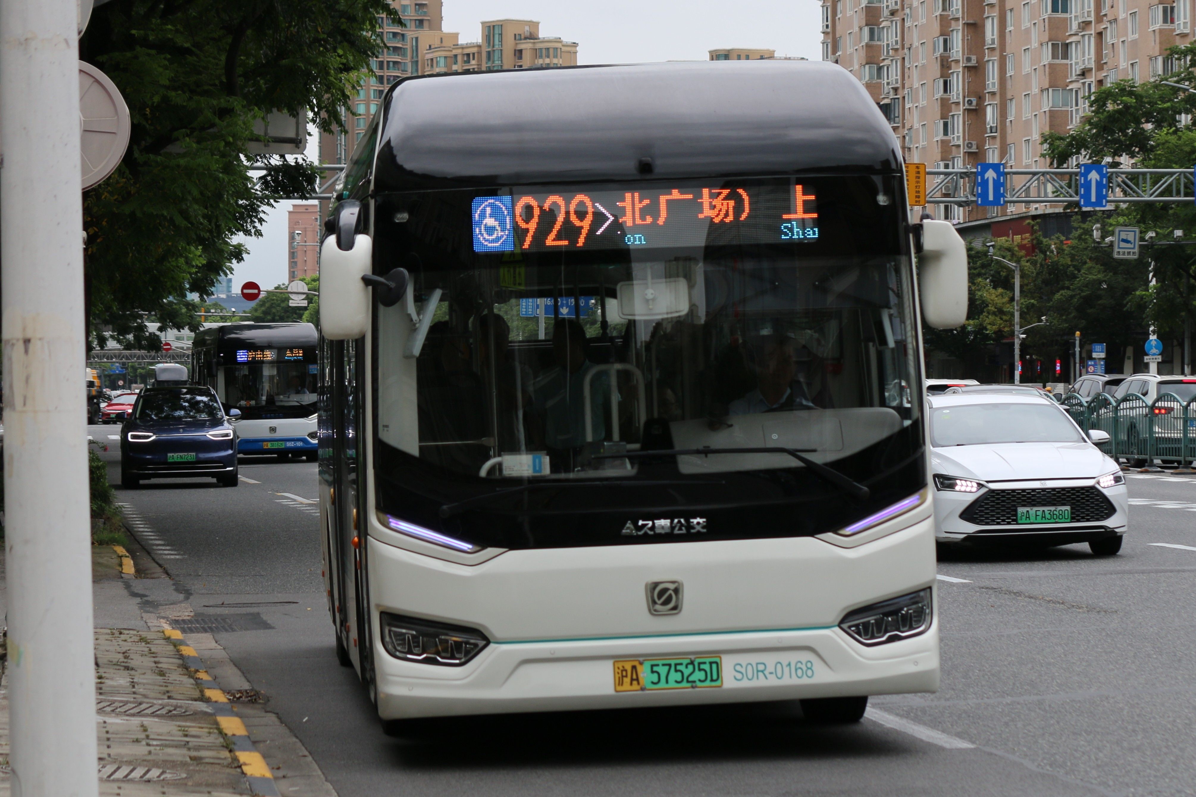 In Pictures: Irizar unveils 15-meter electric i3 coach with 500 km range at FIAA Madrid