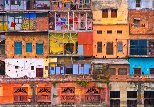 Free Colorful Indian building facade showcasing diverse architectural styles and vibrant hues. Stock Photo