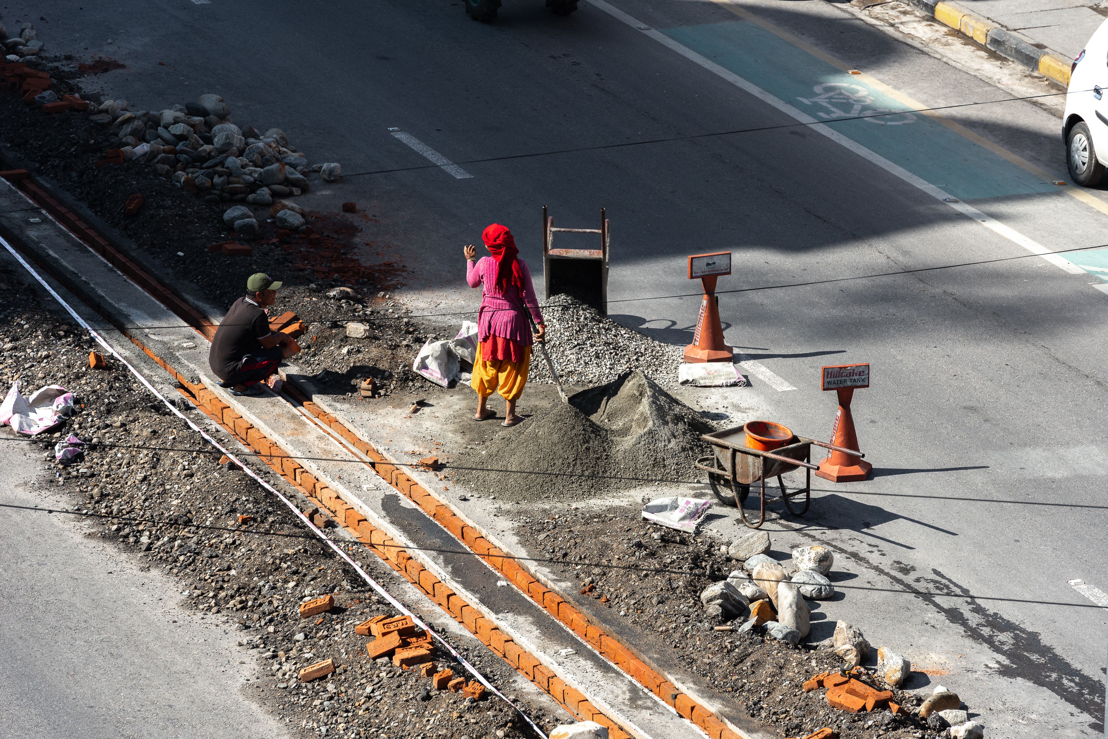 Featured image for the article: G.M. Palya drain work sends peak-hour traffic into residential lanes