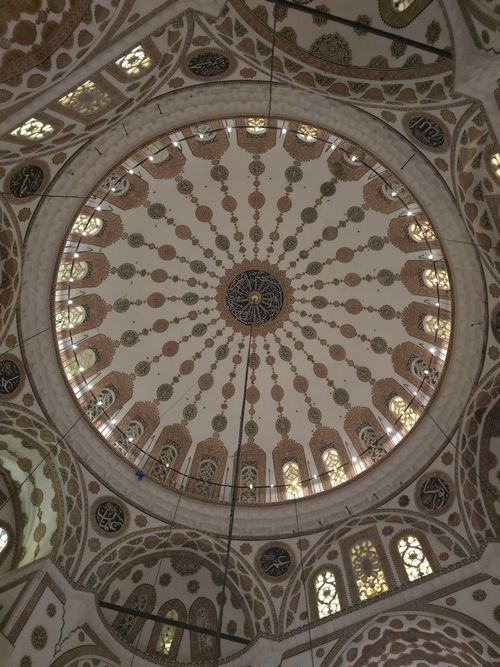 Free Intricate dome design inside an Istanbul mosque, showcasing beautiful architecture. Stock Photo