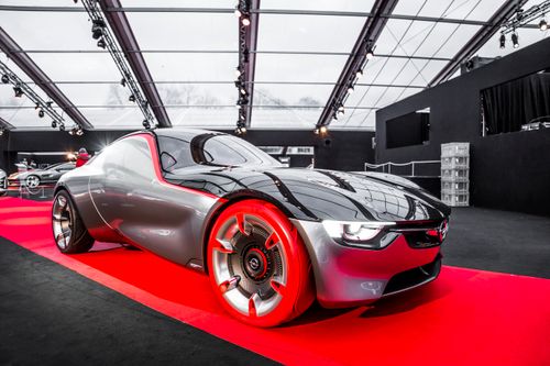 Free Sleek futuristic concept car displayed at an indoor auto show, showcasing innovative design. Stock Photo
